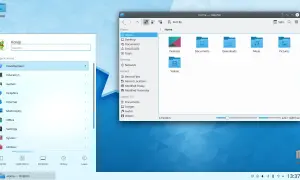 Widok pulpitu z menedżerem plików Dolphin, prezentujący środowisko KDE Plasma 5. Widoczne foldery i pasek zadań.