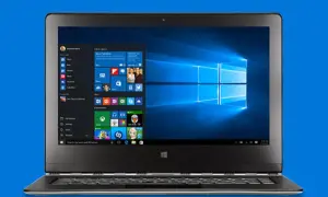 Laptop z systemem Windows 10. Menu Start otwarte, widoczne kafelki z aplikacjami. Obrazek może pomóc w znalezieniu informacji, jak wyłączyć Windows Defender.