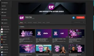 Strona kanału DistroTube w aplikacji FreeTube. Widzisz logo, nazwę kanału i listę filmów, np. o AI i Linuxie.