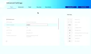 Ekran ustawień zaawansowanych, gdzie widać informacje o BIOS, co to bios i skróty klawiszowe.
