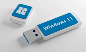 Pendrive z logo Windows 11, gotowy do pomocy w tym, jak zainstalować system operacyjny na pendrive.