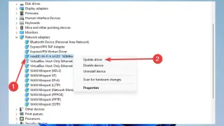Menedżer urządzeń pokazuje, że Windows 10 nie widzi WiFi. Kliknij "Zaktualizuj sterownik" dla karty Intel(R) Wi-Fi 6 AX201 160MHz.