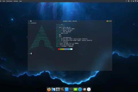 Na ekranie komputera z tapetą kosmiczną widać okno terminala z informacjami o systemie **Kodachi Linux**.