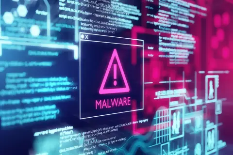 Okno z ostrzeżeniem o zagrożeniu MALWARE. W tle widać kod i schematy, sugerujące jak usunąć malware.