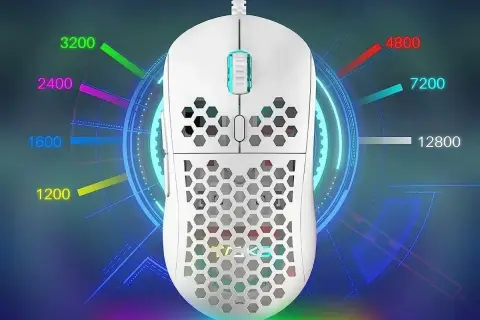 Biała myszka optyczna lub laserowa z podświetleniem RGB i skalą DPI od 1200 do 12800.