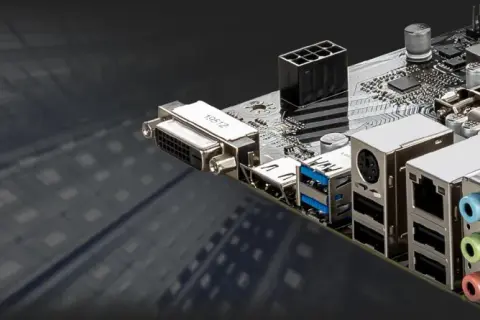 Płyta główna MSI H410M PRO z portami USB, DVI i złączem LGA12XX.