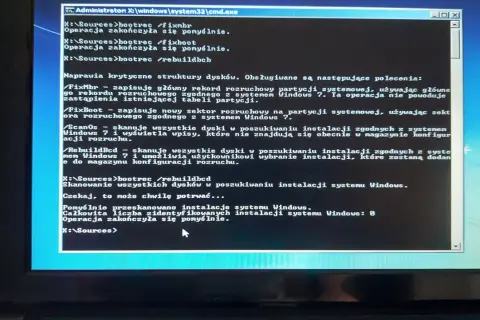 Komputer nie widzi pendrive. Wpisano komendy bootrec, ale skanowanie nie wykryło żadnych instalacji Windows.