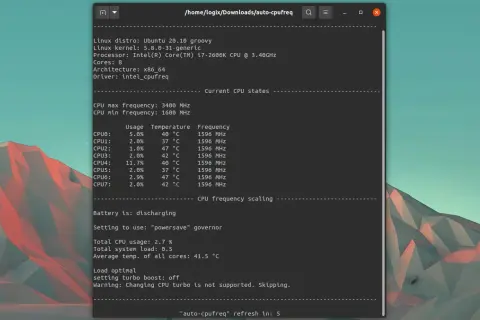 Terminal z informacjami o `auto-cpufreq` na Ubuntu, pokazujący stan procesora Intel i7, temperatury oraz częstotliwości.