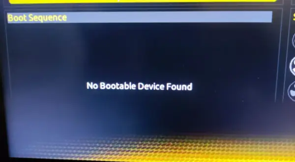 BIOS nie widzi pendrive. Komunikat "No Bootable Device Found" na ekranie, w sekcji Boot Sequence.