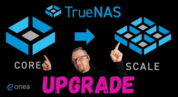 Mężczyzna wskazuje na przejście z TrueNAS CORE do SCALE. Ulepszenie systemu NAS.
