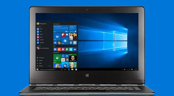 Laptop z systemem Windows 10. Menu Start otwarte, widoczne kafelki z aplikacjami. Obrazek może pomóc w znalezieniu informacji, jak wyłączyć Windows Defender.