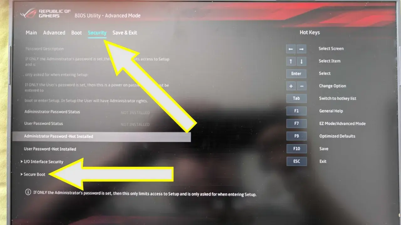 Ekran BIOS z zaznaczoną opcją "Security", gdzie można wyłączyć Secure Boot.