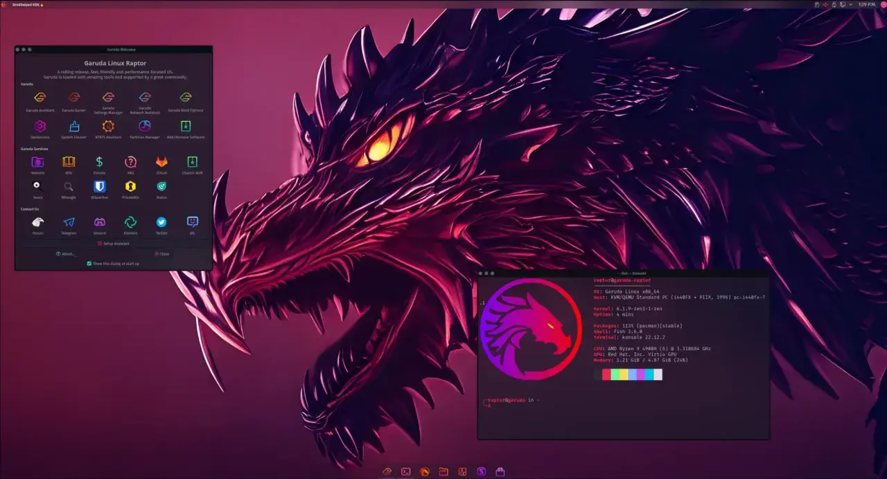 Smok z ognistymi oczami na tle pulpitu z logo Garuda Linux. Widoczny panel powitalny i terminal z informacjami o systemie.