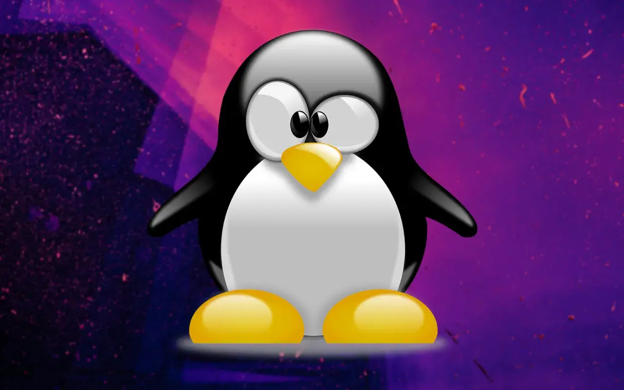 Tux, maskotka **Linux**a, na tle fioletowo-różowych, abstrakcyjnych kształtów i drobnych iskier.