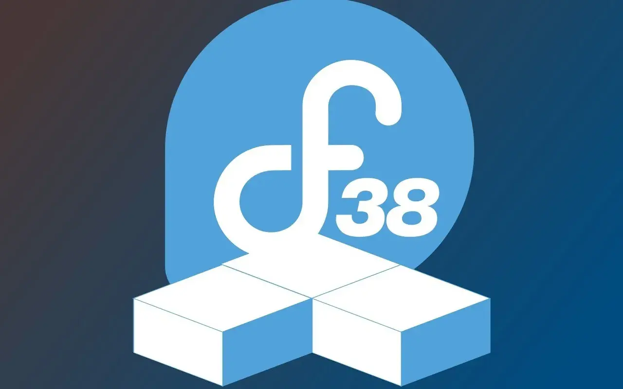 Logo Fedory 38 na niebieskim tle, z białym symbolem "f" i liczbą "38" oraz białymi sześcianami.
