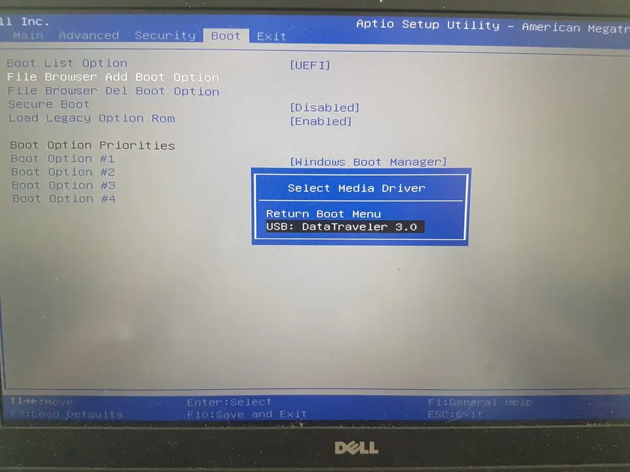 BIOS z opcją wyboru nośnika USB do instalacji Windows 10.