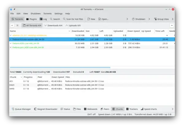 Widok programu KTorrent z listą pobieranych plików, w tym Fedora-Kinoite-ostree-x86_64-39.