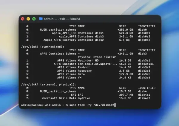 Terminal z listą partycji dyskowych i poleceniem `sudo fsck -fy /dev/disk4s2`. Widać partycje APFS i EFI.