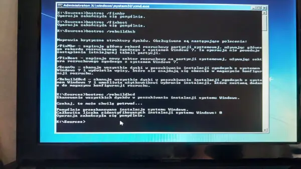 Komputer nie widzi pendrive. Wpisano komendy bootrec, ale skanowanie nie wykryło żadnych instalacji Windows.